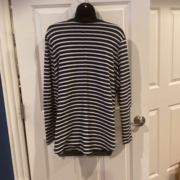 Torrid 2 (18/20) black and white stripe shirt - Picture 2 of 5